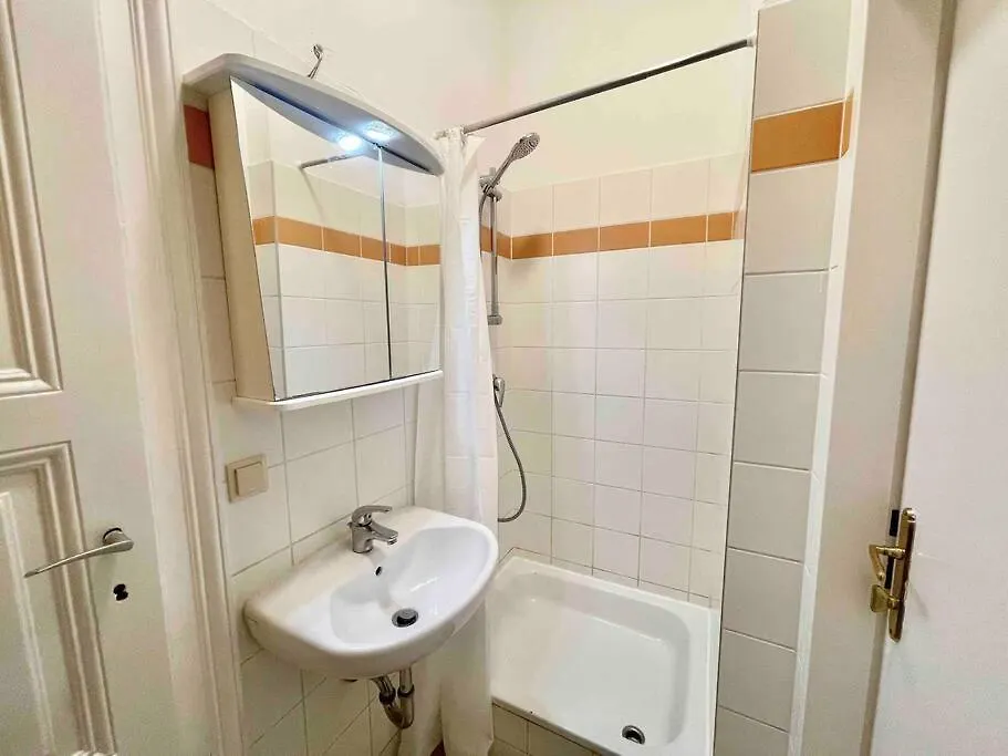 Sunny Central Apartment Vienna